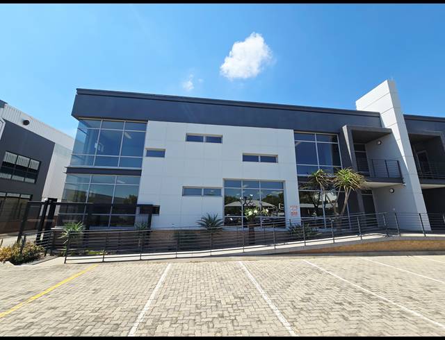 1,287M² WAREHOUSE TO LET IN LANSERIA